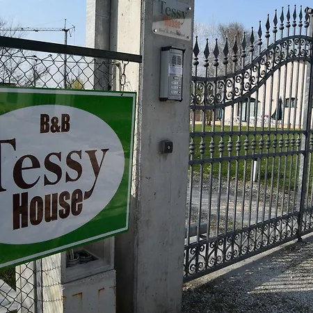 Casa E Per Lavoro Tessyhouse فندق مبيت وإفطار مخرج سبينيا